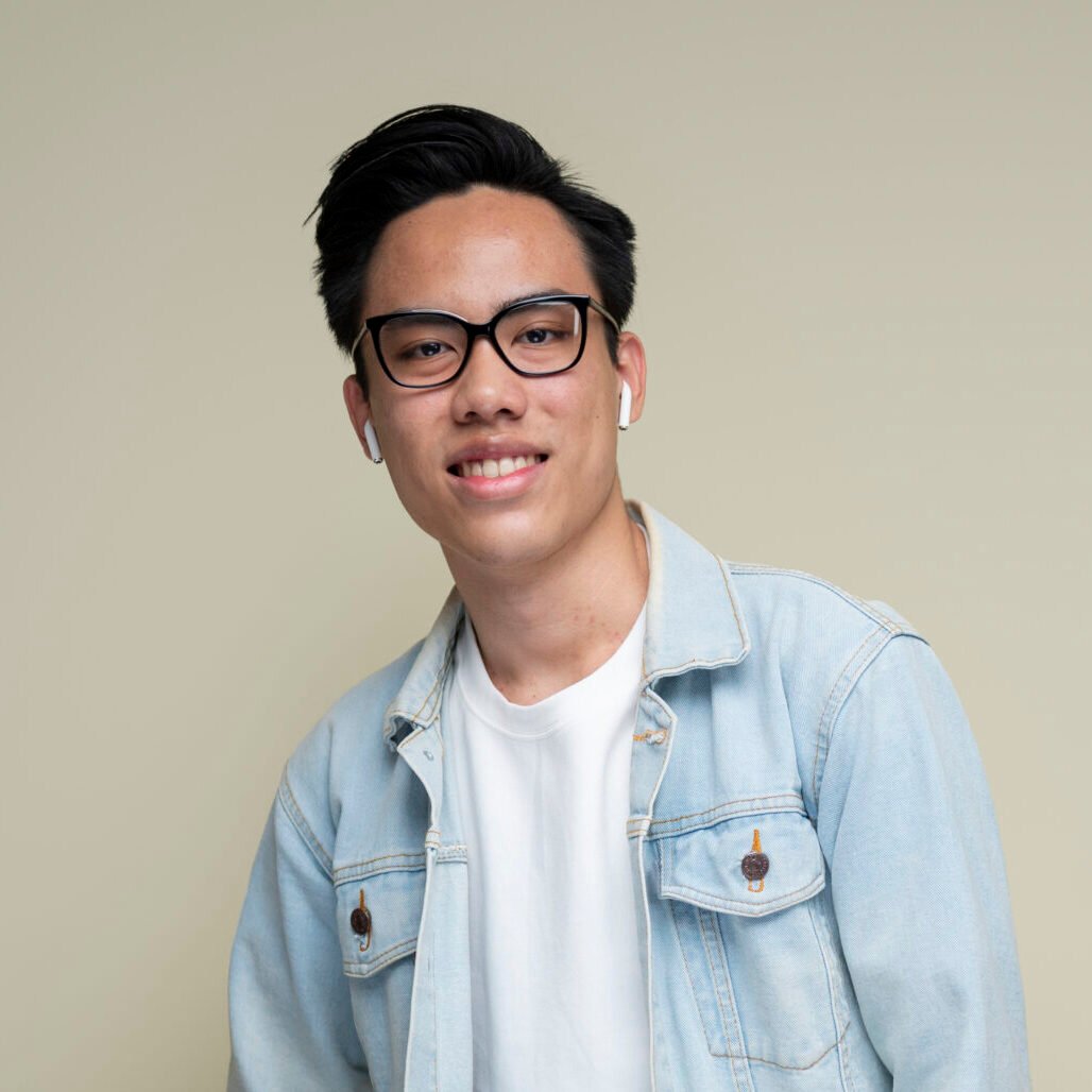 medium-shot-man-posing-studio